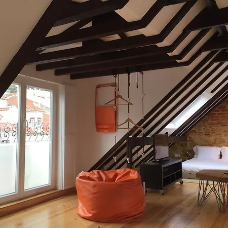 Mouraria Attic Лиссабон